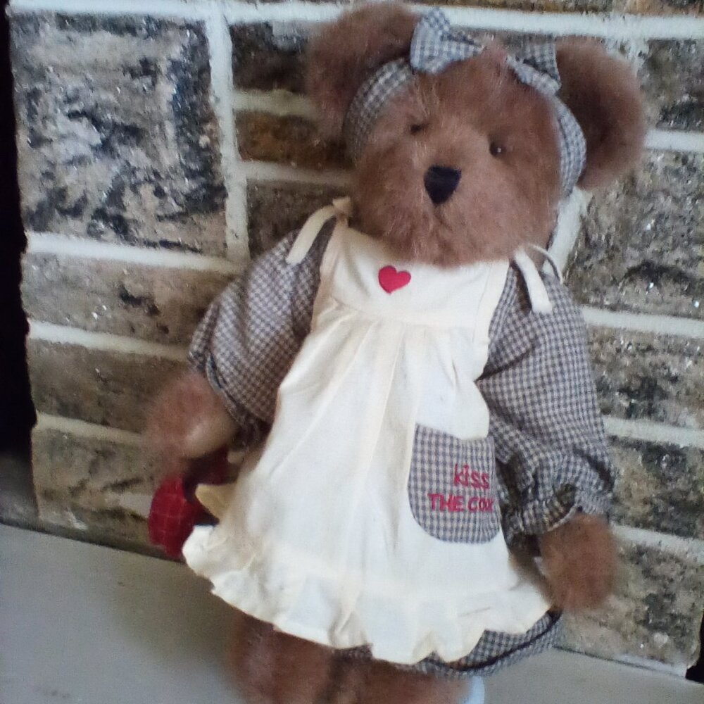 Kiss the Cook Boyd's Bears.